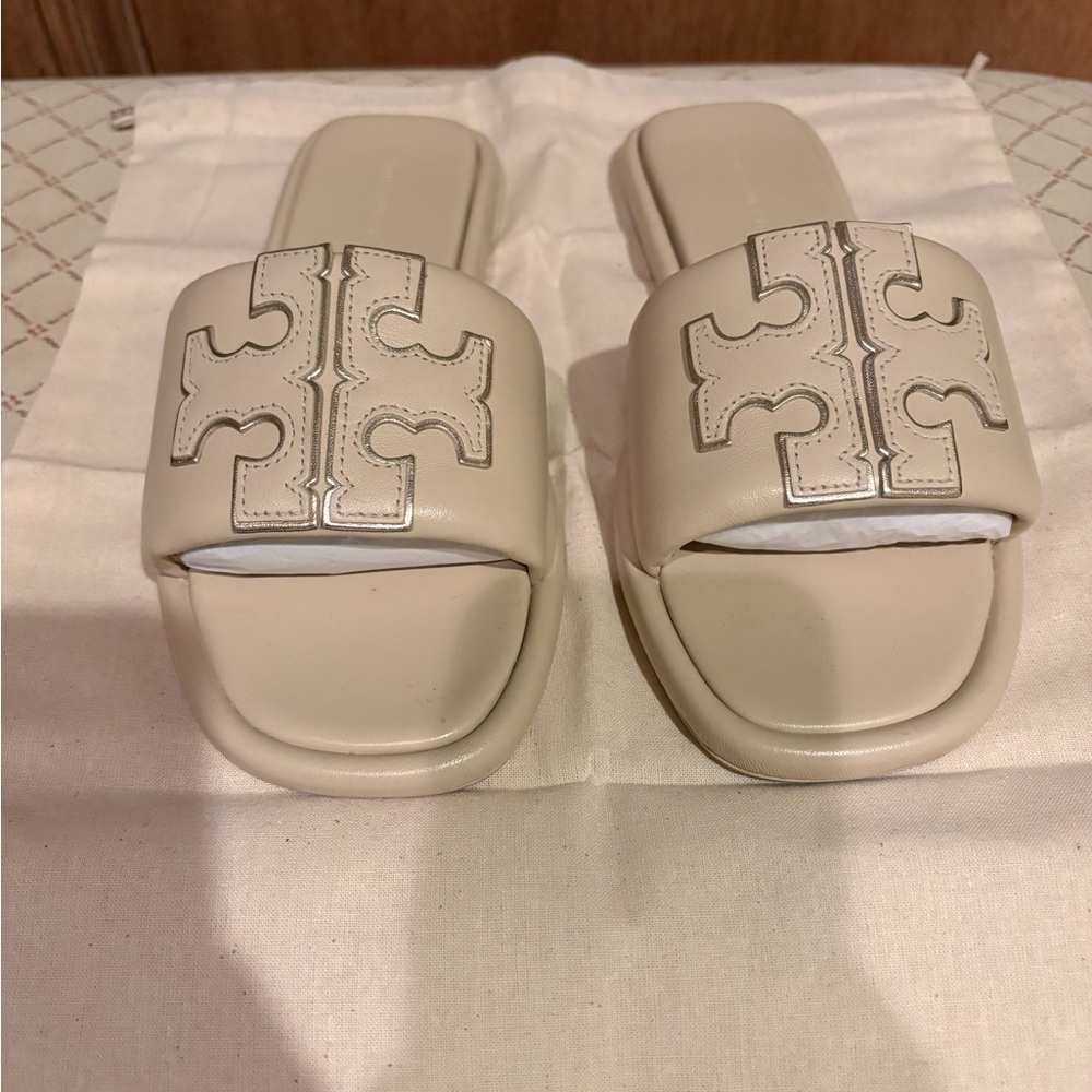Tory Burch Cream Slide Sandals with Logo Accent